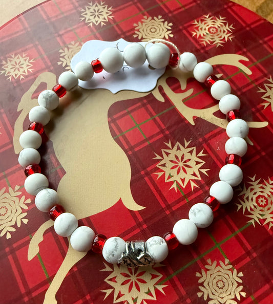 White Howlite Gemstone Beads & Red Miyuki Seed Beads Stretch Bracelet